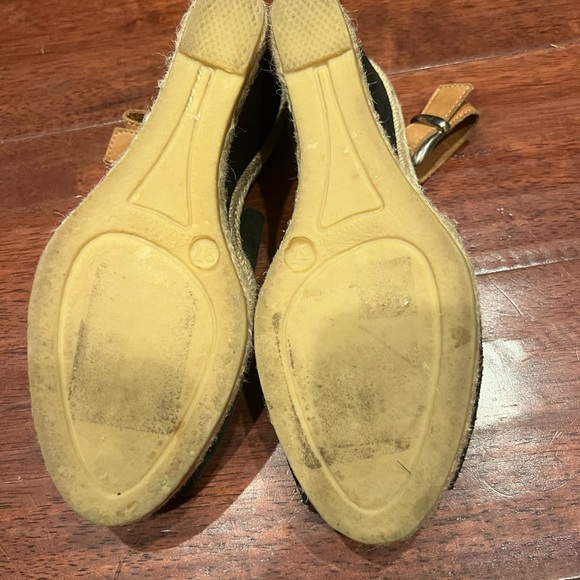 Andre Assous Black and Tan wedges - Picture 7 of 8